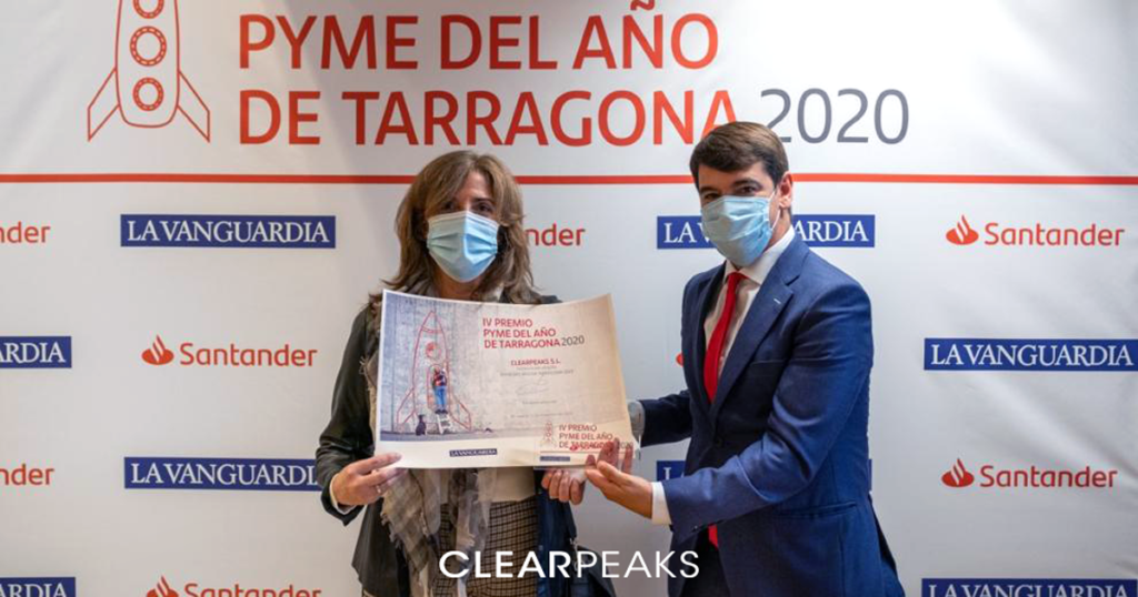 Pyme-del-año-receiving prize